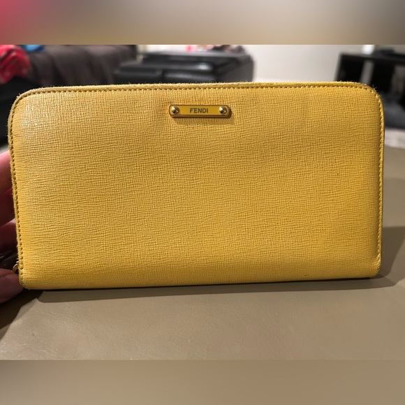 Fendi wallet w/ Certificate of Authentication - Picture 3 of 12